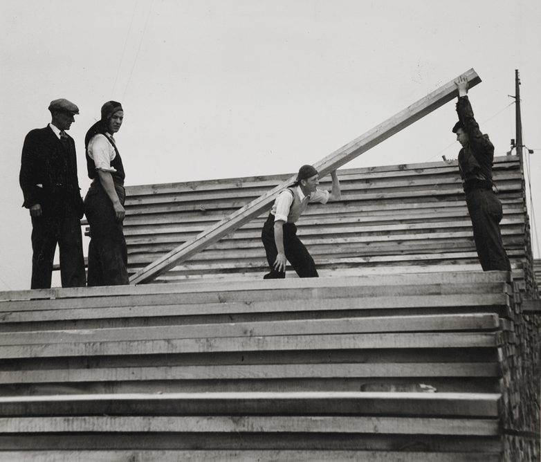 Deal porters being trained under Port of London Authority supervision at Surrey Docks, 1955