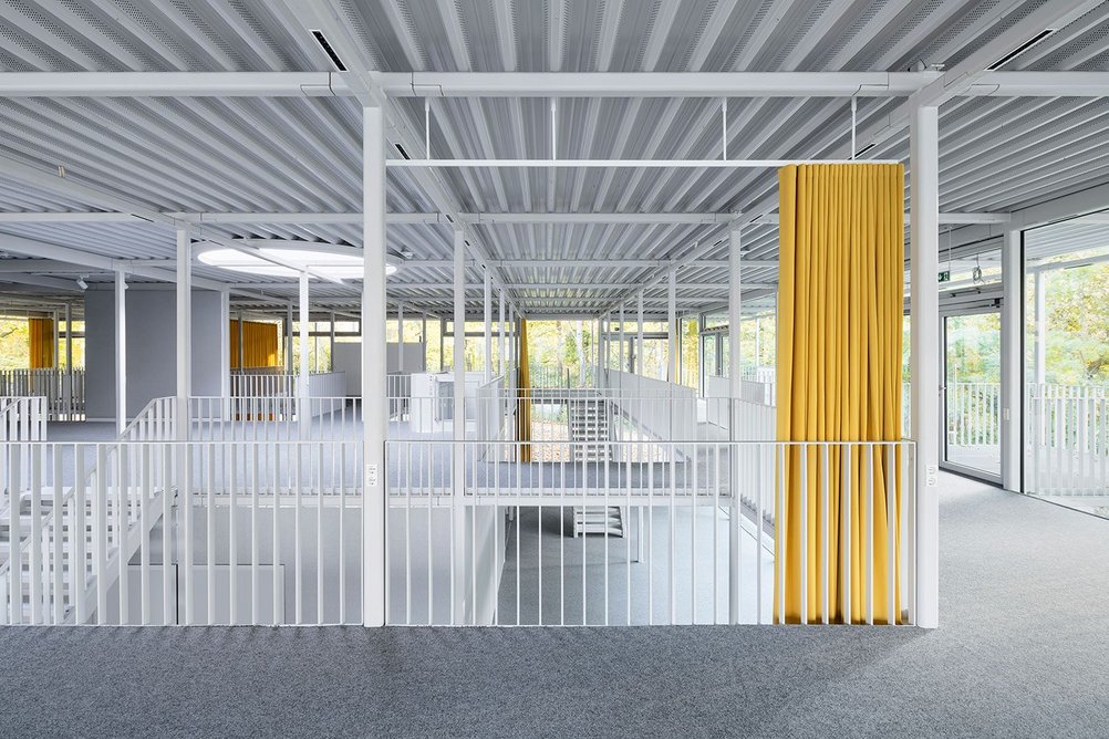 Users can adapt the spaces themselves using, for example, the yellow acoustic curtains.