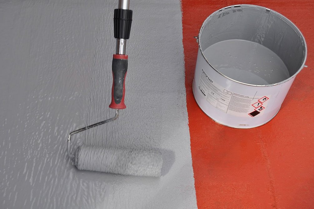 Purtop Easy: As simple to apply on horizontal and vertical surfaces whether using a roller, brush or trowel.