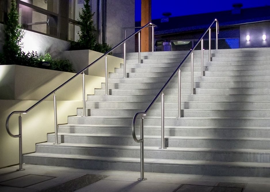 HDI Railing Systems’ Circum guardrail with LED railing, Lafayette Library and Learning Center, California.