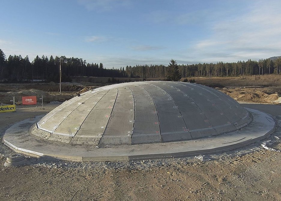 Prepared concrete shell for the application of additional concrete layer