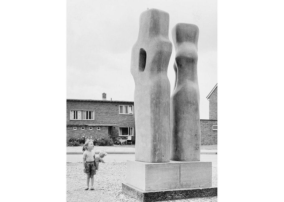 Contrapuntal Forms by Barbara Hepworth, 1951, Glebelands housing area, Harlow.