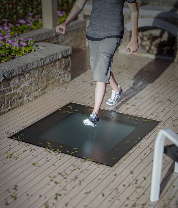 The Neo Advance Skywalk has an anti-slip coating as standard ensuring safety even when wet.