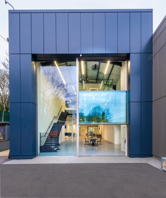 Architects can see an automated oversized vertical sash window at IQ Glass's Sky House Design Centre and HQ in Amersham, Buckinghamshire.