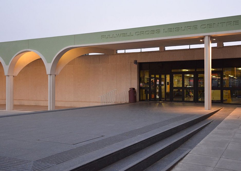 Ramp and raised plinth to leisure centre acts as outdoor stage.