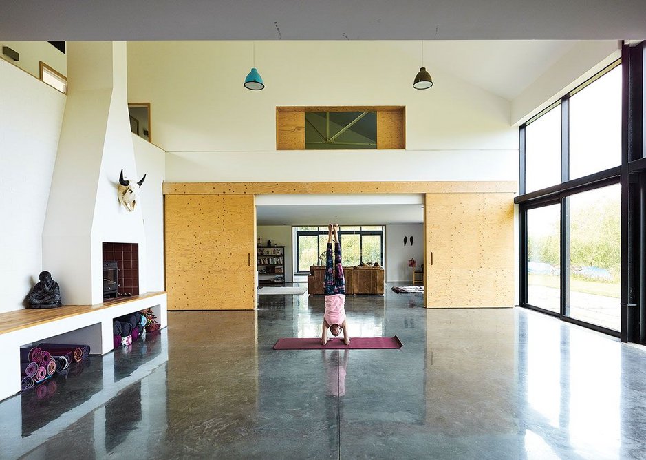 A galleried landing between the master bedroom and children’s bedrooms overlooks the yoga studio from upstairs.