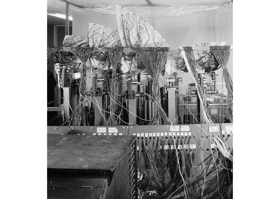 Running tests on a model of Sydney Opera House.