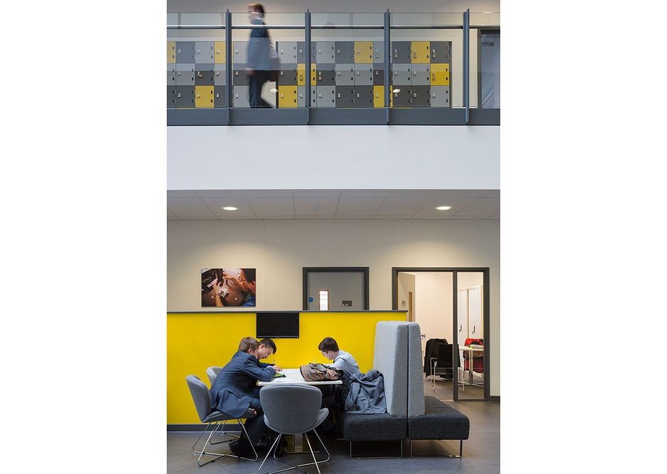 Leigh University Technical College, Dartford – incidental breakout space for collaborative, incidental learning.