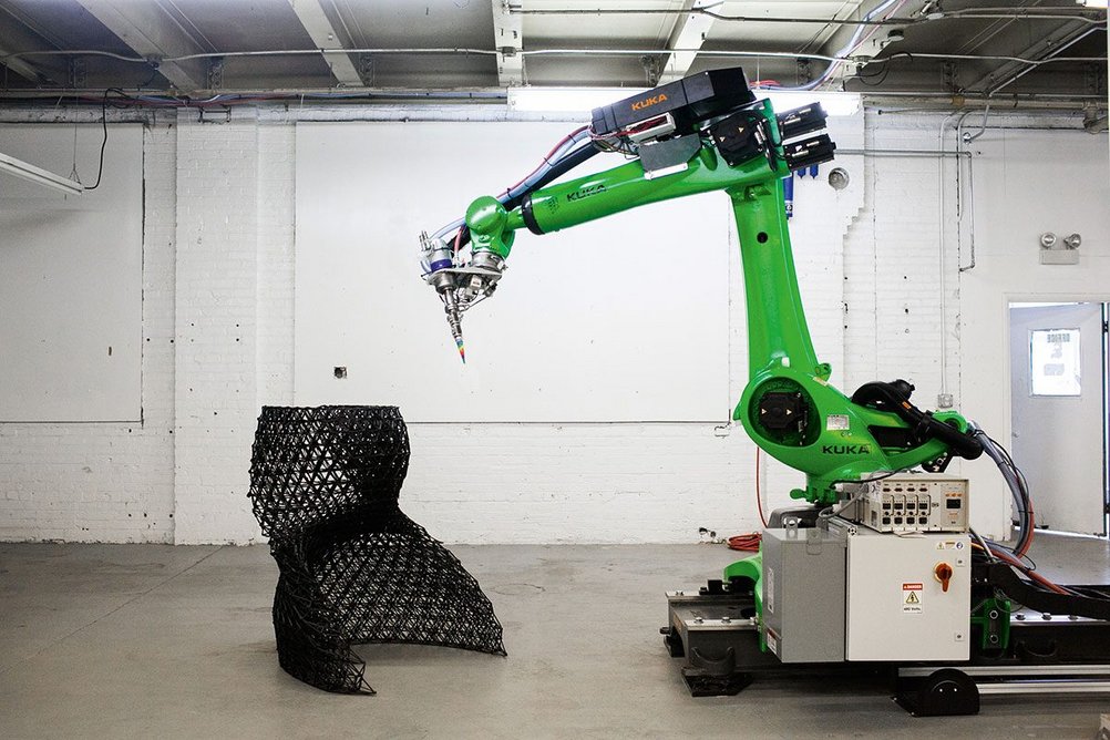 One of the 6-axis robots that built the sculpture’s constituent elements.