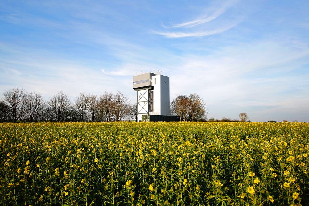 Working with structural engineer Mervyn Rodrigues of Rodrigues Associates, Tonkin Liu converted a disused water tower into a home in the Norfolk village of Castle Acre.