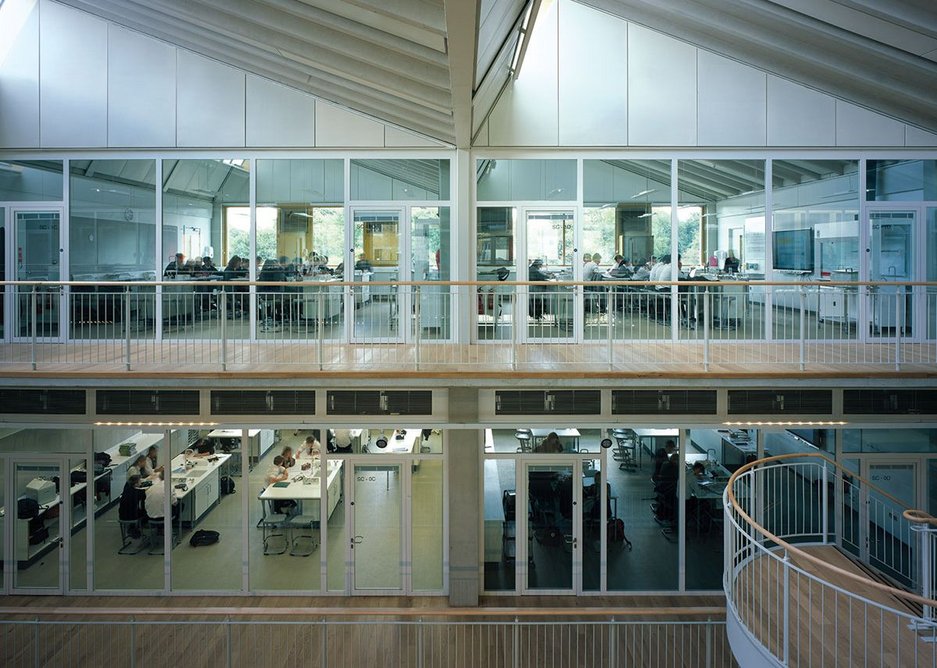 Precast concrete modules are exposed in the roofs. Laboratories for biology, chemistry and physics are fully visible from the circulation areas.