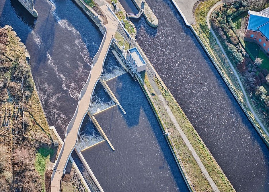 Aerial view shows the relationship of the bridge to the echelon of weirs and the lock island.