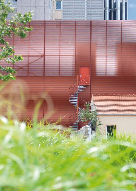 Linius aluminium: a durable choice for a surprising facade finish.