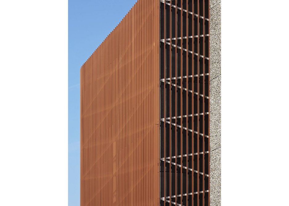 Copper-coloured fins speak to the brick on one side, the steel to the concrete on the other.