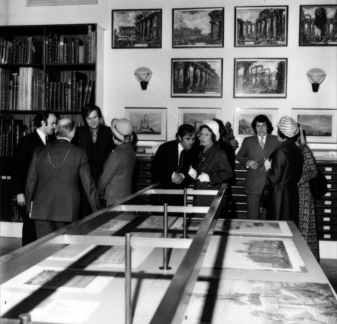 Official opening of the RIBA Heinz Gallery at 21 Portman Square, 1972. John Harris talks to Drue Heinz, centre.