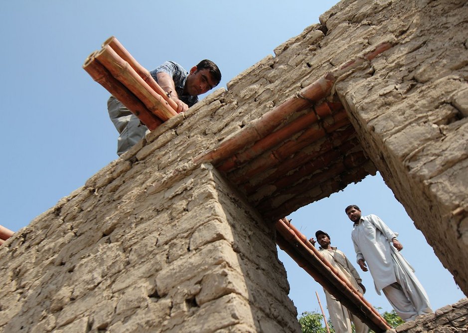 Students from Balochistan University learn how to build a roof according to Yasmeen Lari's design.