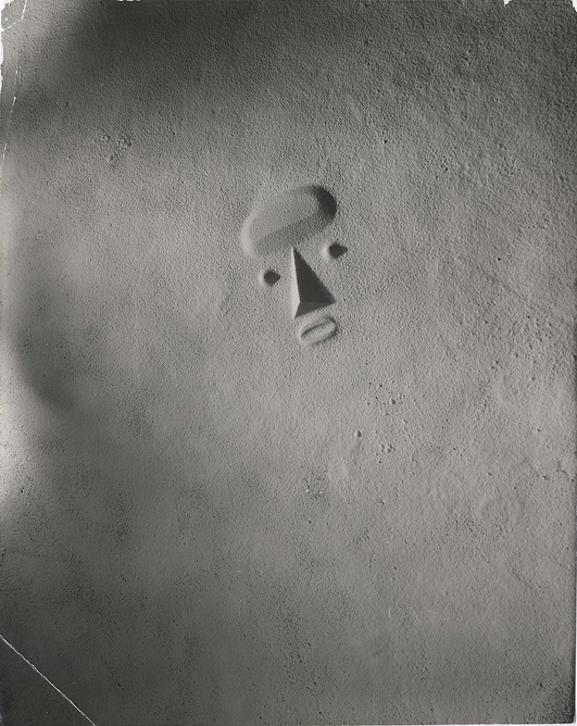 Isamu Noguchi, Sculpture To Be Seen From Mars, 1947. Photograph by Soichi Sunami The Noguchi Museum Archives, 01646 ©INFGM / ARS – DACS