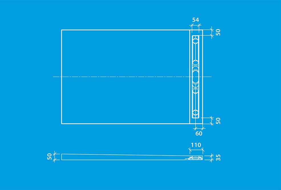 Fundo Riolito Neo: discreet linear drainage lined up with the wall.