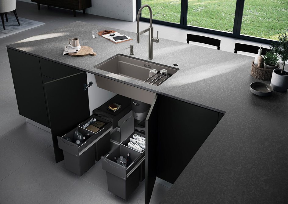 Blanco Unit with Culina-S II tap, in-sink drying rails and Botton II pull-out storage.