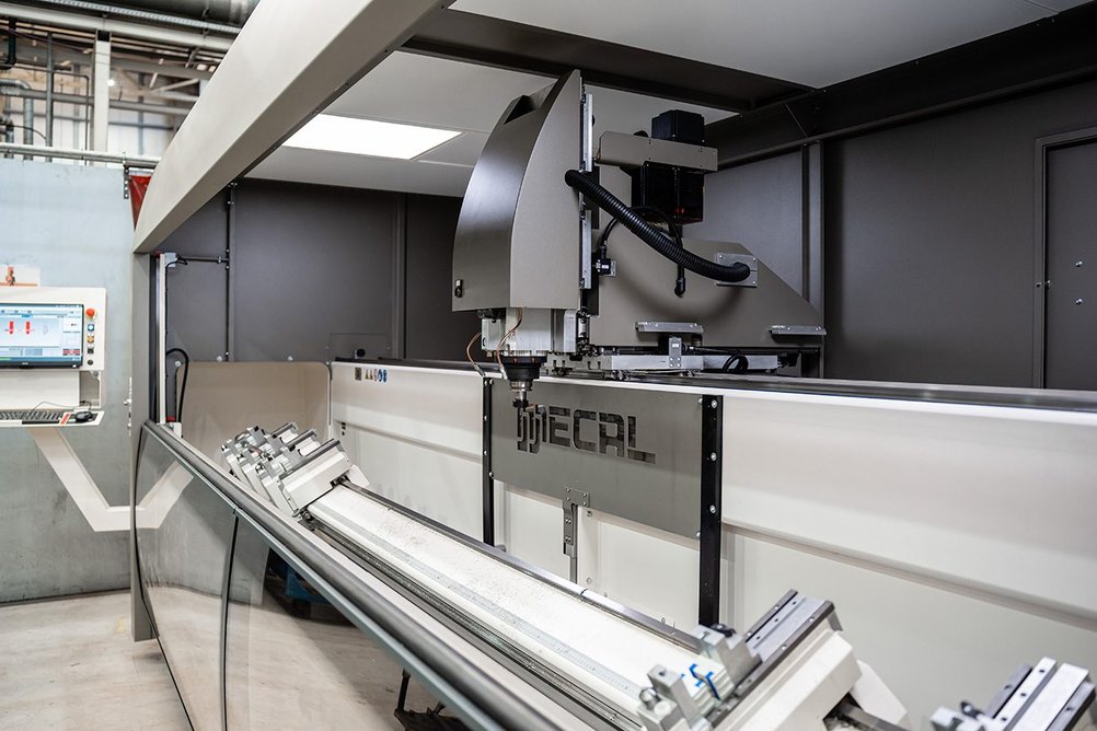 The CAM CAD 3D-controlled MECAL mill for the machining of extruded steel sections.