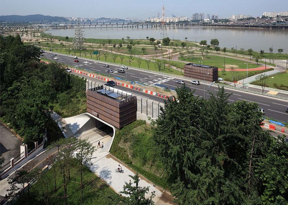 Shinbanpo Underpass – one of three revitalized routes through to the Han River and its riverside park