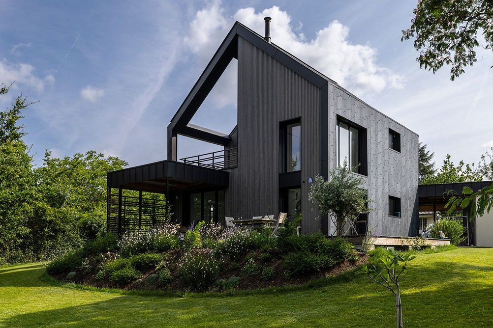 'A hypnotic yet random design of slate formats': Cupaclad Waterfall slate cladding was specified for the front and rear facades.