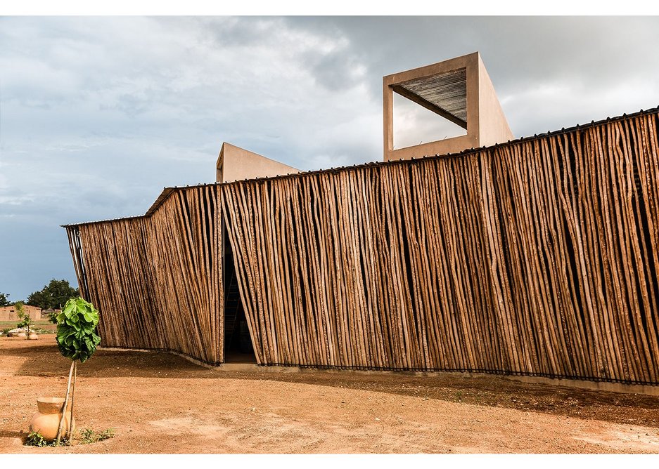 Lycée Schorge opened in 2016 and is made from local laterite and wood. This, in combination with the wind-catching towers and overhanging roofs, lowers the internal temperatures.