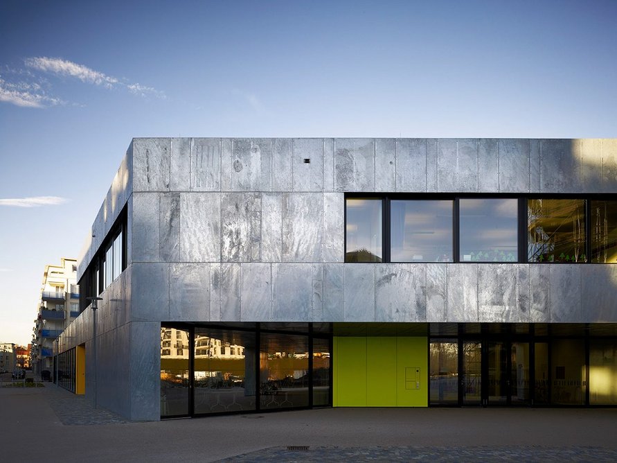 Karlsruhe School, Germany, uses galvanized steel as the primary cladding material.