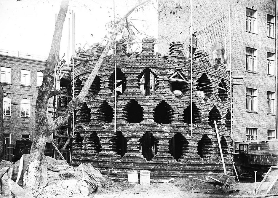 Melnikov House during construction. View of the large cylinder, 1927.