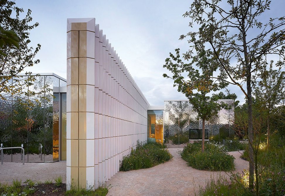 Ceramic fin walls provide a continuity between the inside and out.