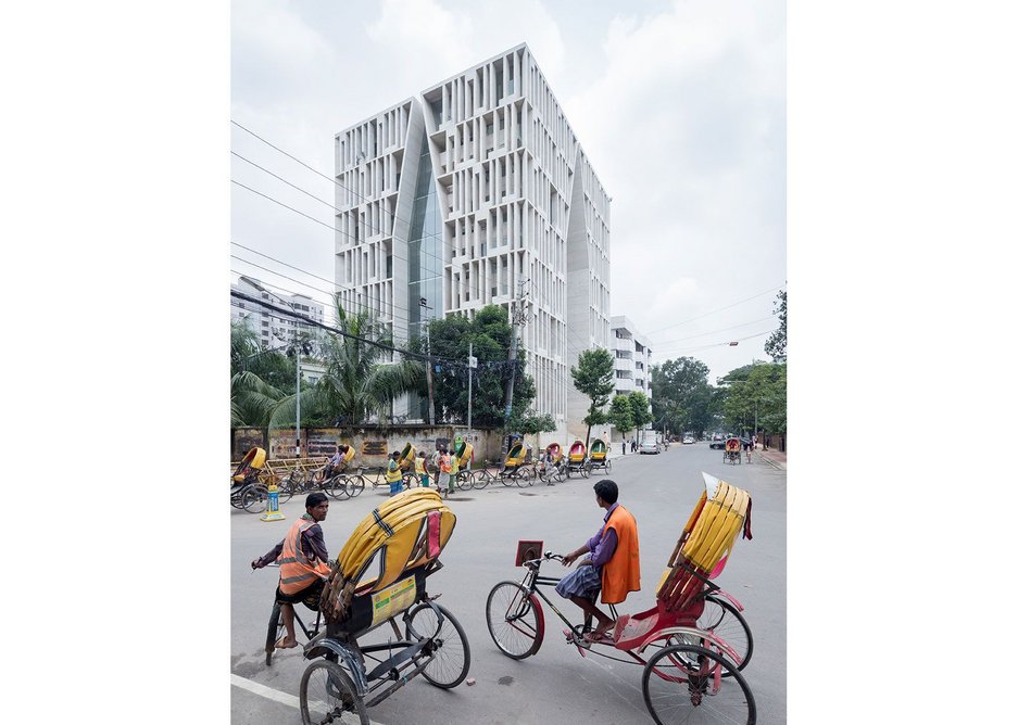 Gulshan Society Mosque, Gulshan, Dhaba. Architect: URBANA/Kashef Mahboob Chowdhury.