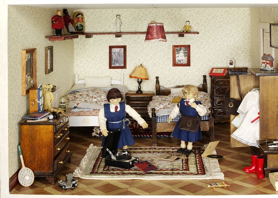 1940s dollhouse online