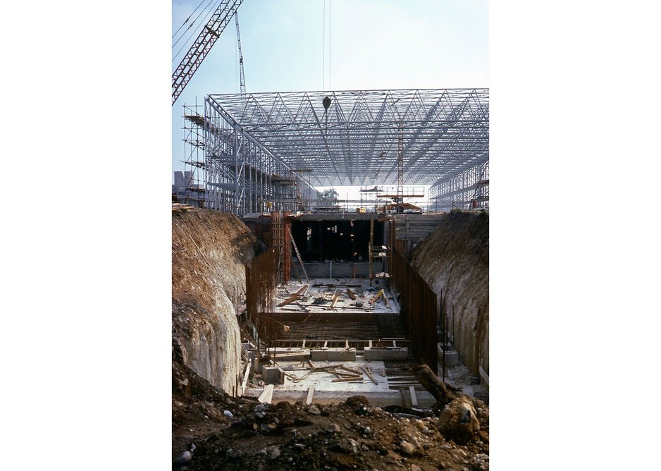 Sainsbury Centre construction 1975-1978