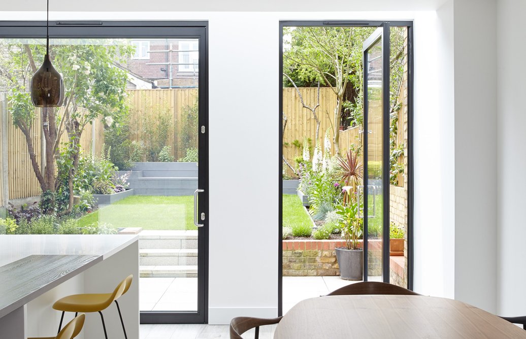 Mix and match: Maxlight pivot door and Maxlight sliding door.