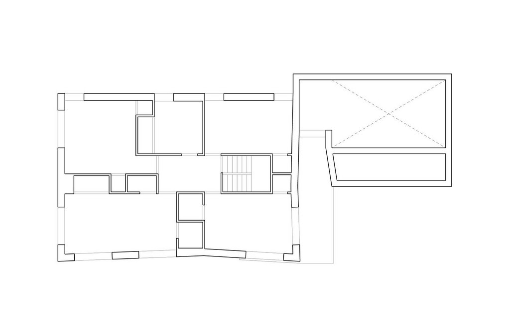 First floor plan showing simple circulation plan between bedrooms.