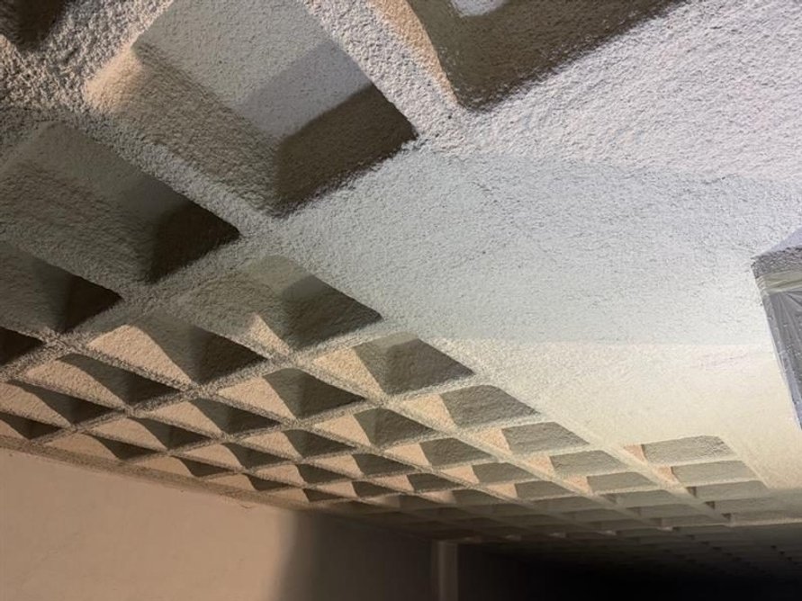 Perlifoc HP Eco+ has a textured appearance that, if necessary, can be smoothed. It can be finished with paint without affecting the fire resistance of the product.