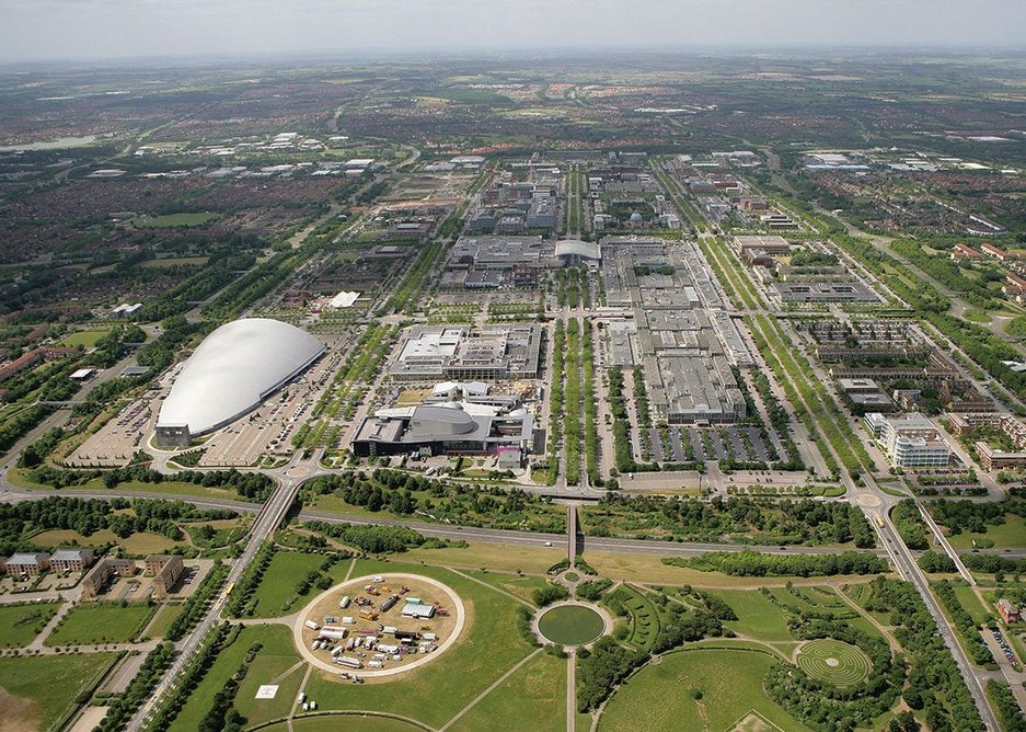 The classic view of Milton Keynes, straight down Midsummer Boulevard, built pretty much as originally masterplanned with the late arrival of the ‘Snowscape’ hangar, left.