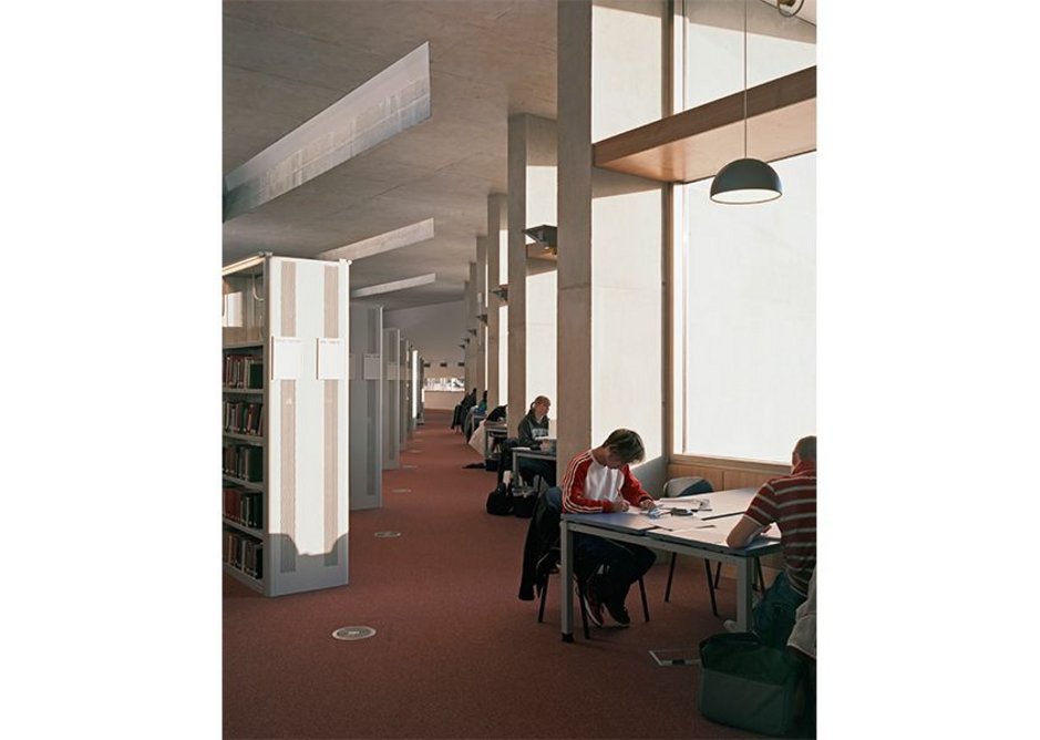 Concrete fins in the 2007 library extension