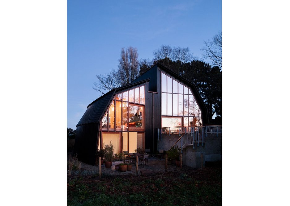 The glass chosen aims to reduce solar glare while outside terraces serve living space (top) and, more intimately (below), bedrooms.