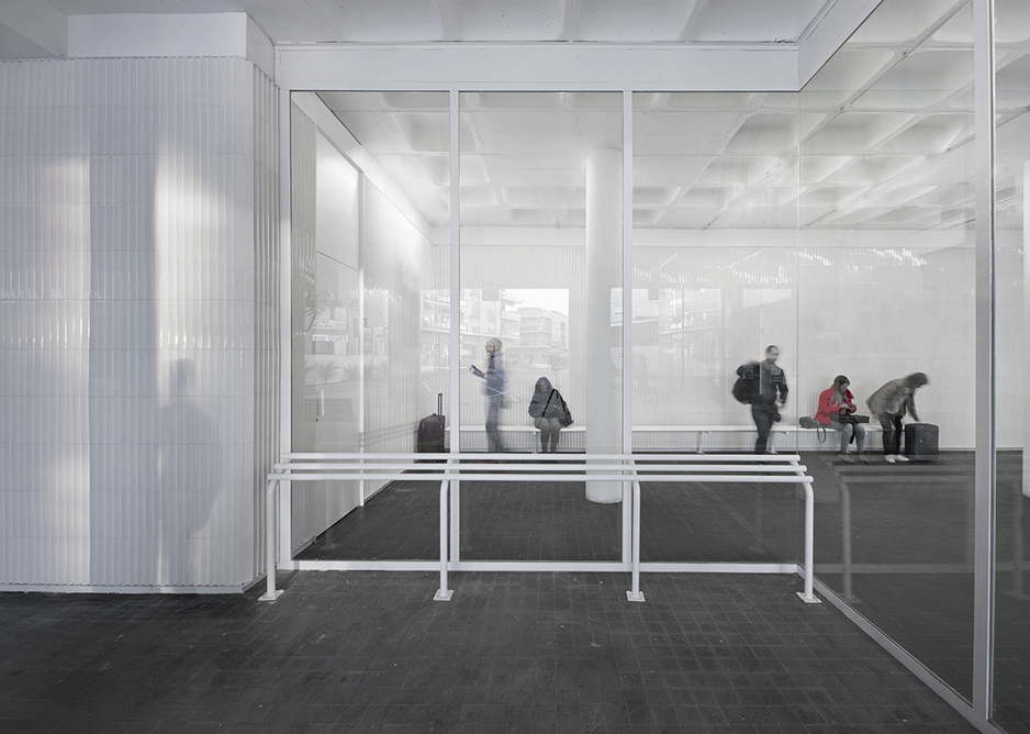 Project for the waiting area of a bus station in Badajoz by José María Sánchez García, winner of the Interior Design category.