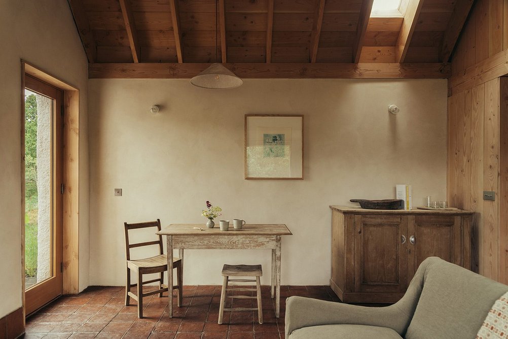 Monolithic clay block walls are low-tech, natural and durable.