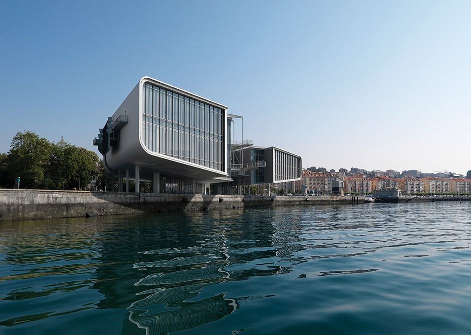 The Centro Botín has been designed to deal with its maritime location.