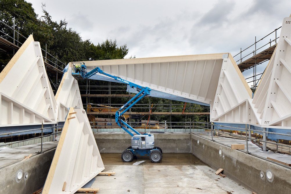 Installation of prefabricated wall and roof components for Alfriston swimming pool roof.
