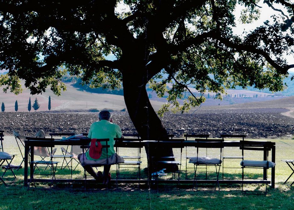 Richard Rogers working in Tuscany.