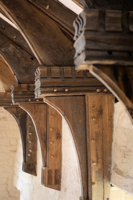 Detail of the cantilevered hammer-beamed roof.