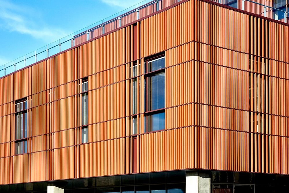 Tempio ceramic tile ventilated facade by Ceramica Mayor at Midtbyens Gymnasium, Viborg, Denmark.