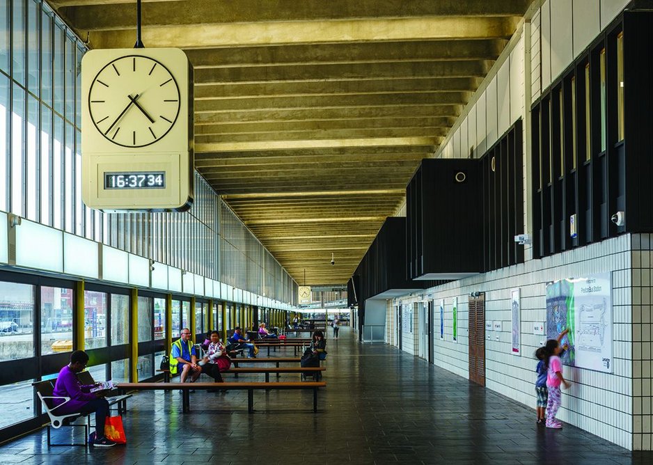 The west side of the bus station has been reconfigured as a waiting area looking out over the new public plaza, allowing the architecture to be fully appreciated.