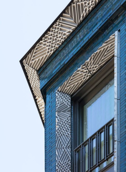 Decorative cornice and window surrounds at 40 Beak Street, a collaboration between Stiff + Trevillion, metalwork manufacturer NES, and artist Lee Simmons.