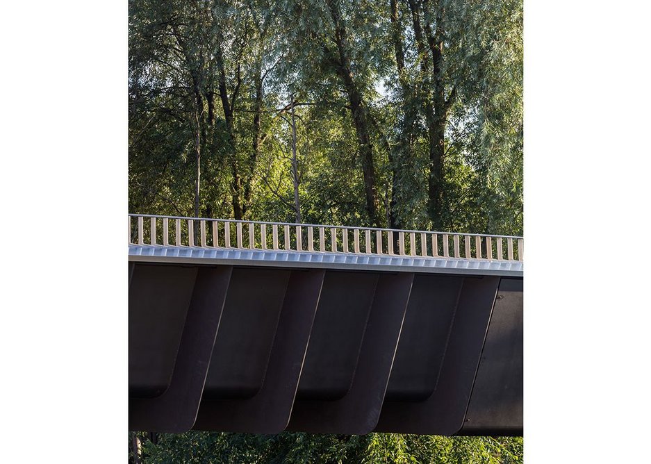 Somers Town Bridge in King’s Cross has a deck of just 15mm of steel strengthened by the fins below.