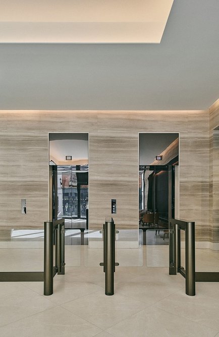EasyGate SG speed gates: customisable finishes, adjustable opening and closing speeds and extendable lanes.